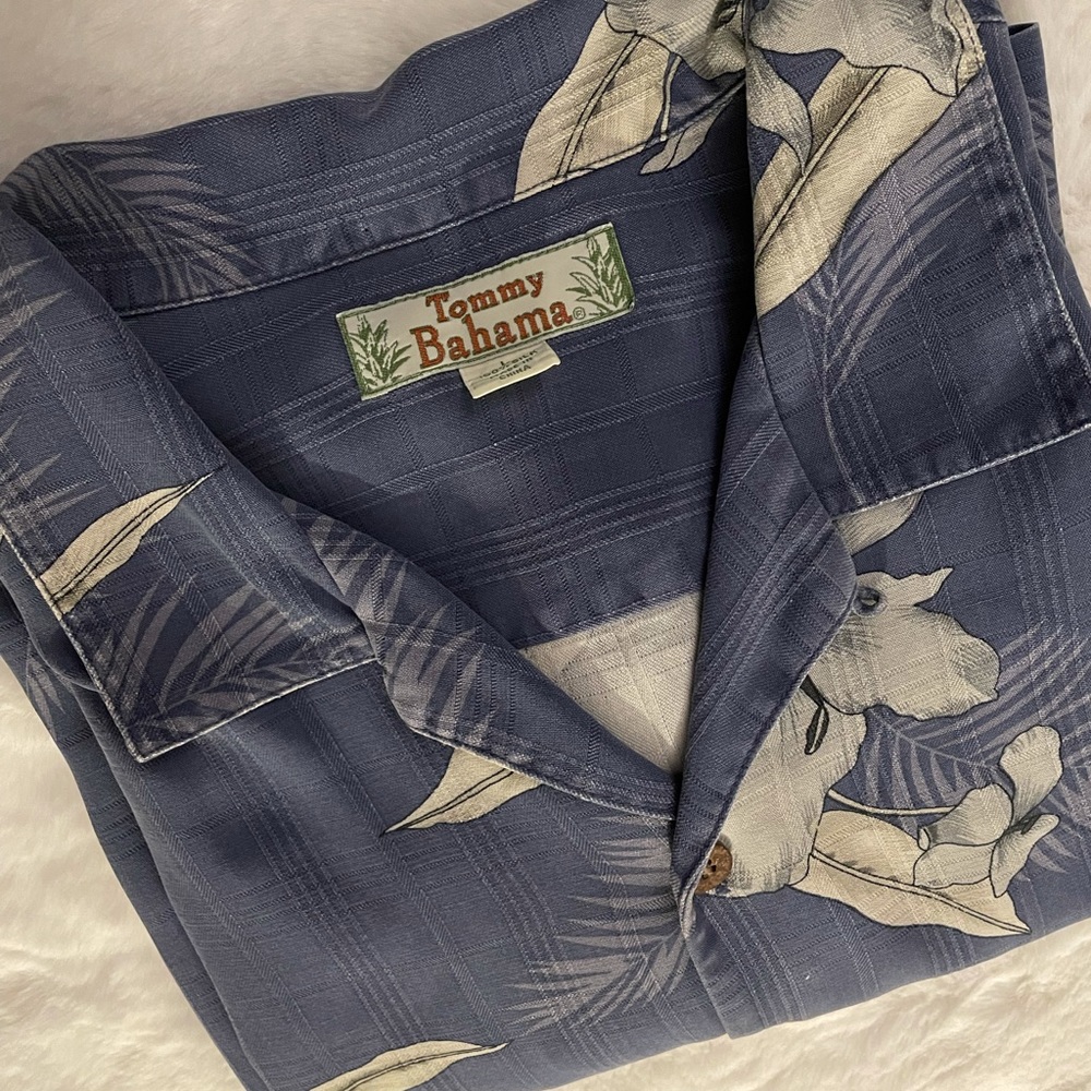 Tommy Bahama Short Sleeve Button Front Shirt